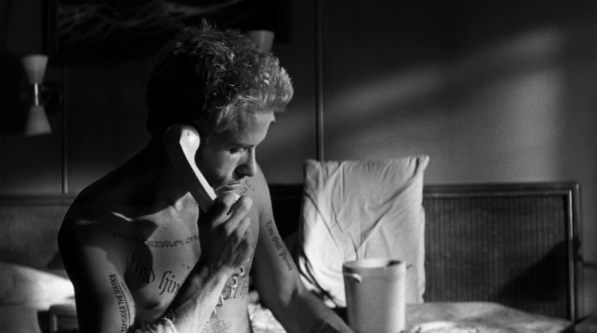 Помни. (Memento, 2000)