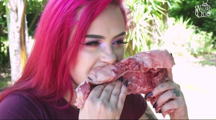 27-летняя Венди Маршалл из США с 2 лет питается сырым мясом.