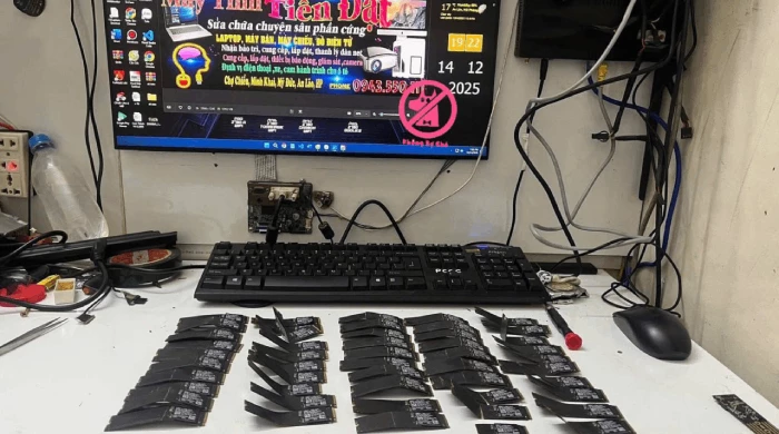 «Build PC» пользователь продемонстрировал целую стопку деформированных жёстких дисков Samsung.