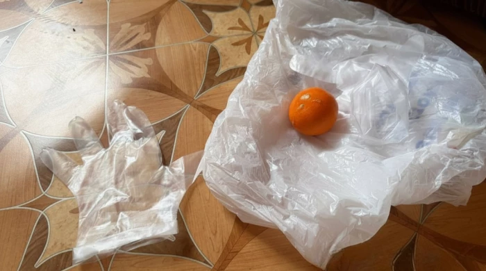 Россиянин засунул в себя мандарины на Новый год и поплатился