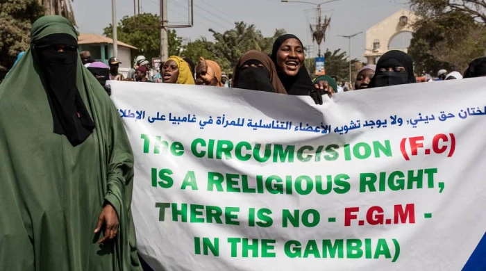 В Гамбии пытаются пересмотреть запрет на женское обрезание